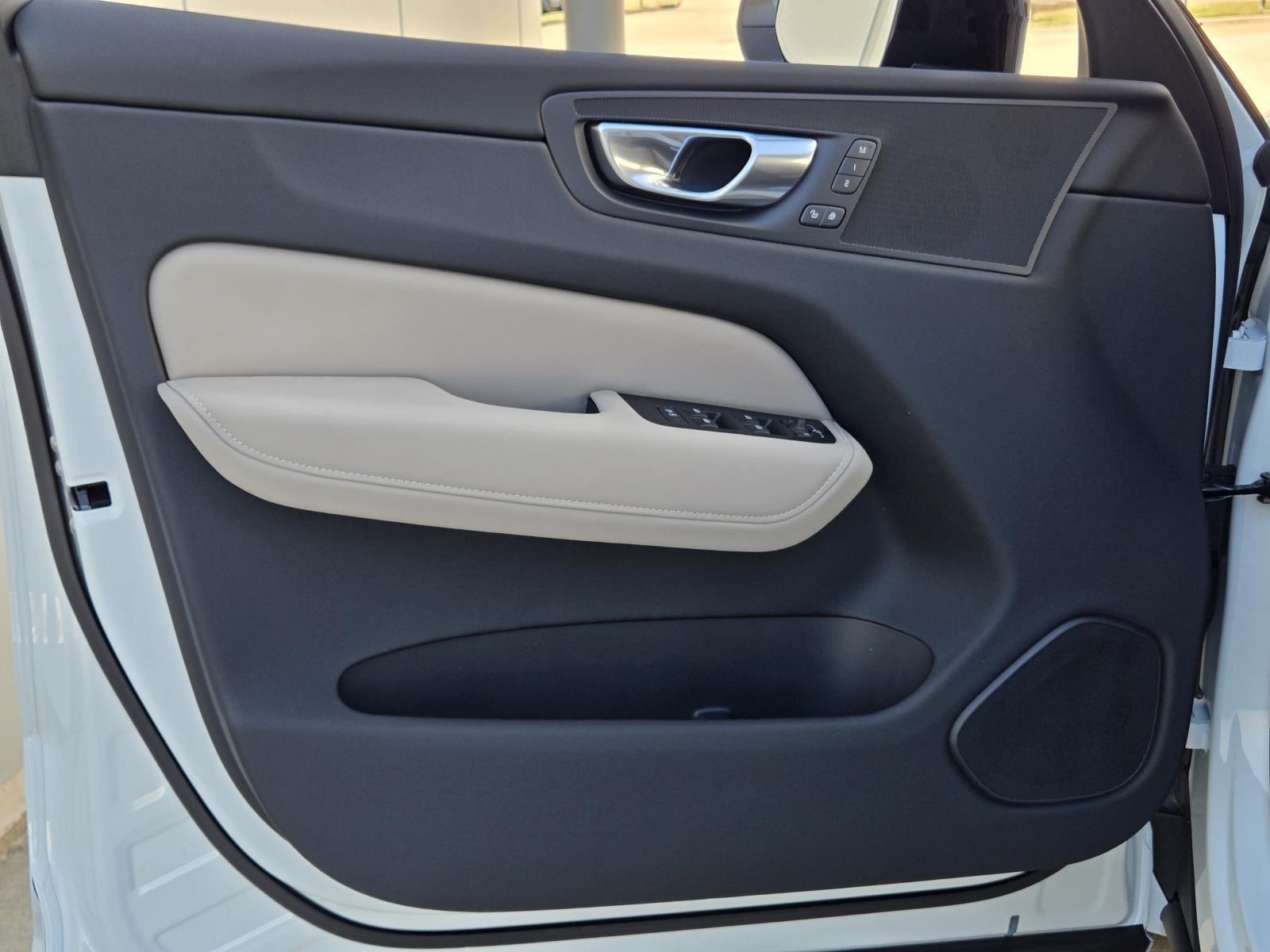 2026 Volvo XC60 Plus - Photo 25