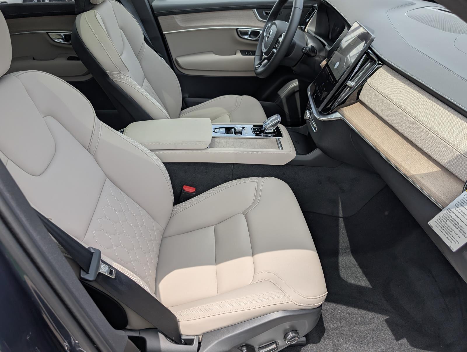 2026 Volvo XC90 Plus - Photo 35