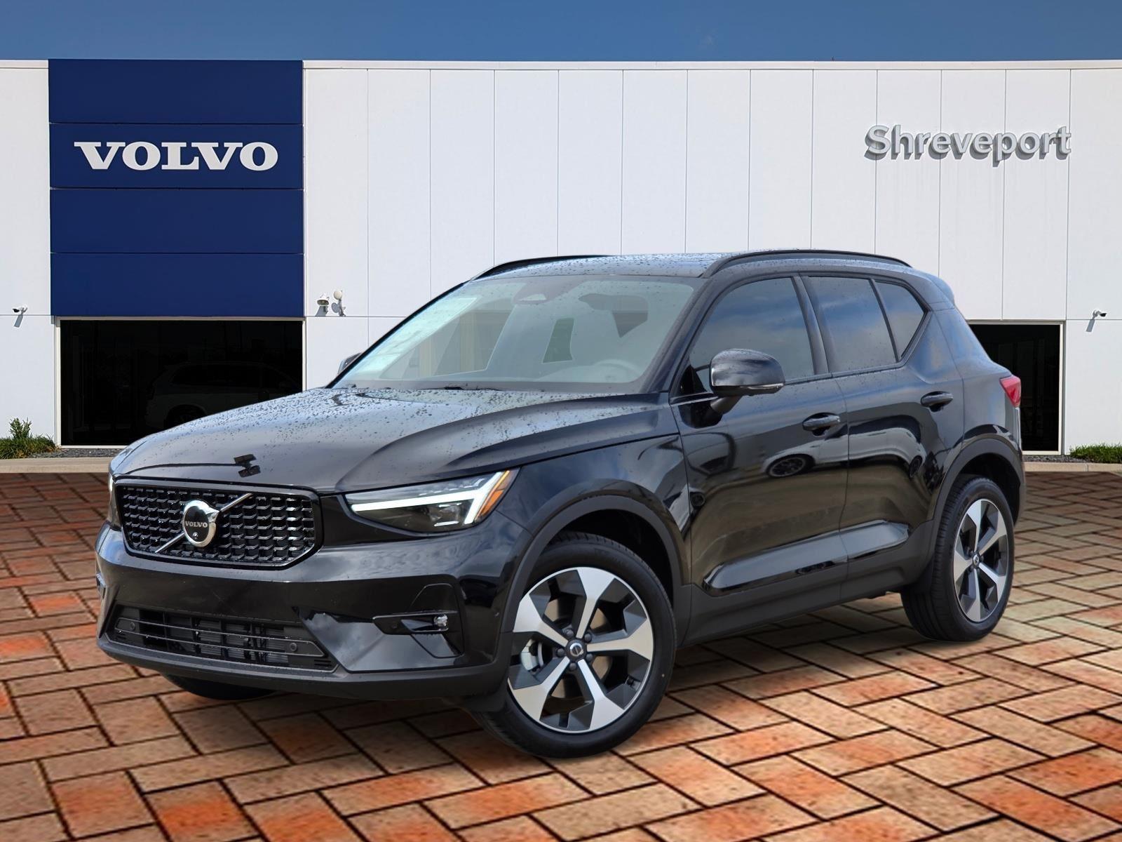 2026 Volvo XC40 B5 Plus Dark AWD's photo