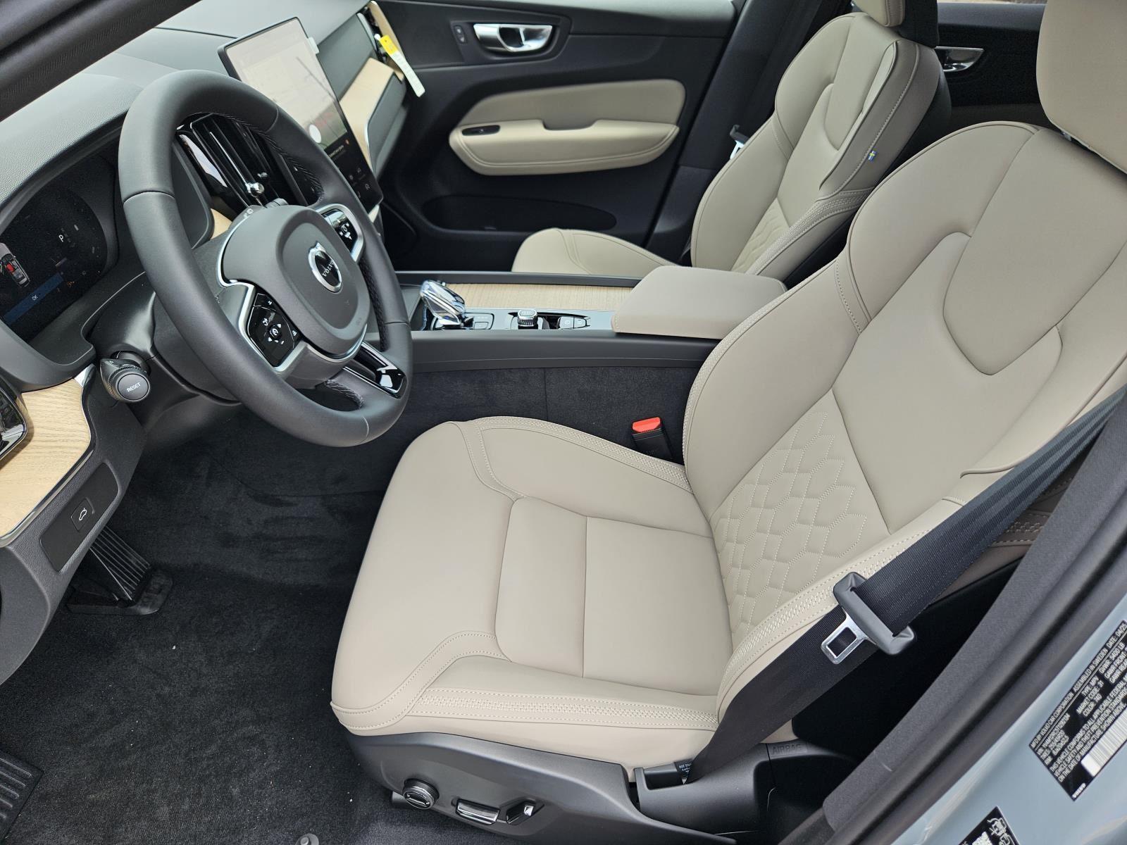 2026 Volvo XC60 Plus - Photo 22