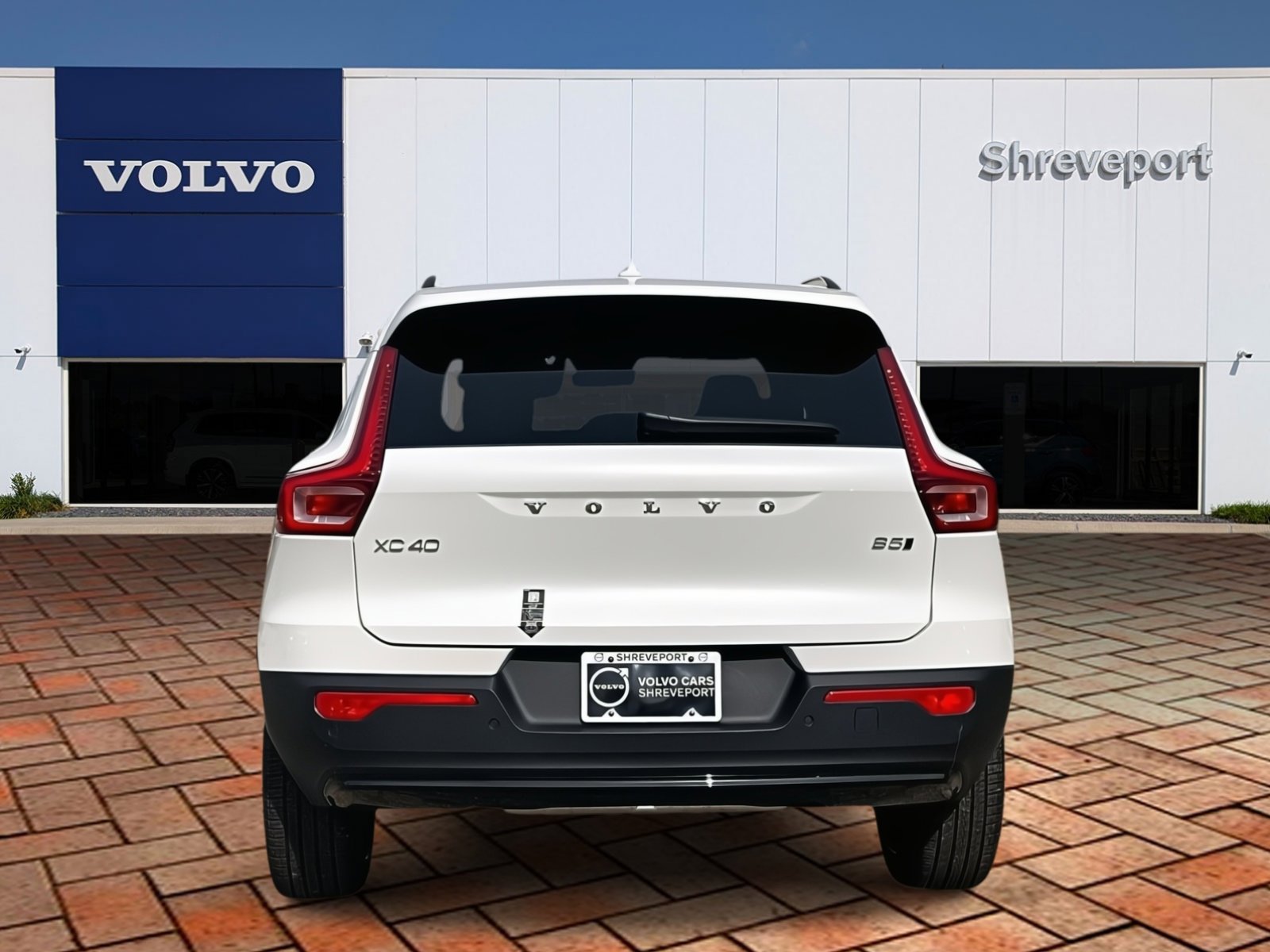 2025 Volvo XC40 AWD Plus photo 4