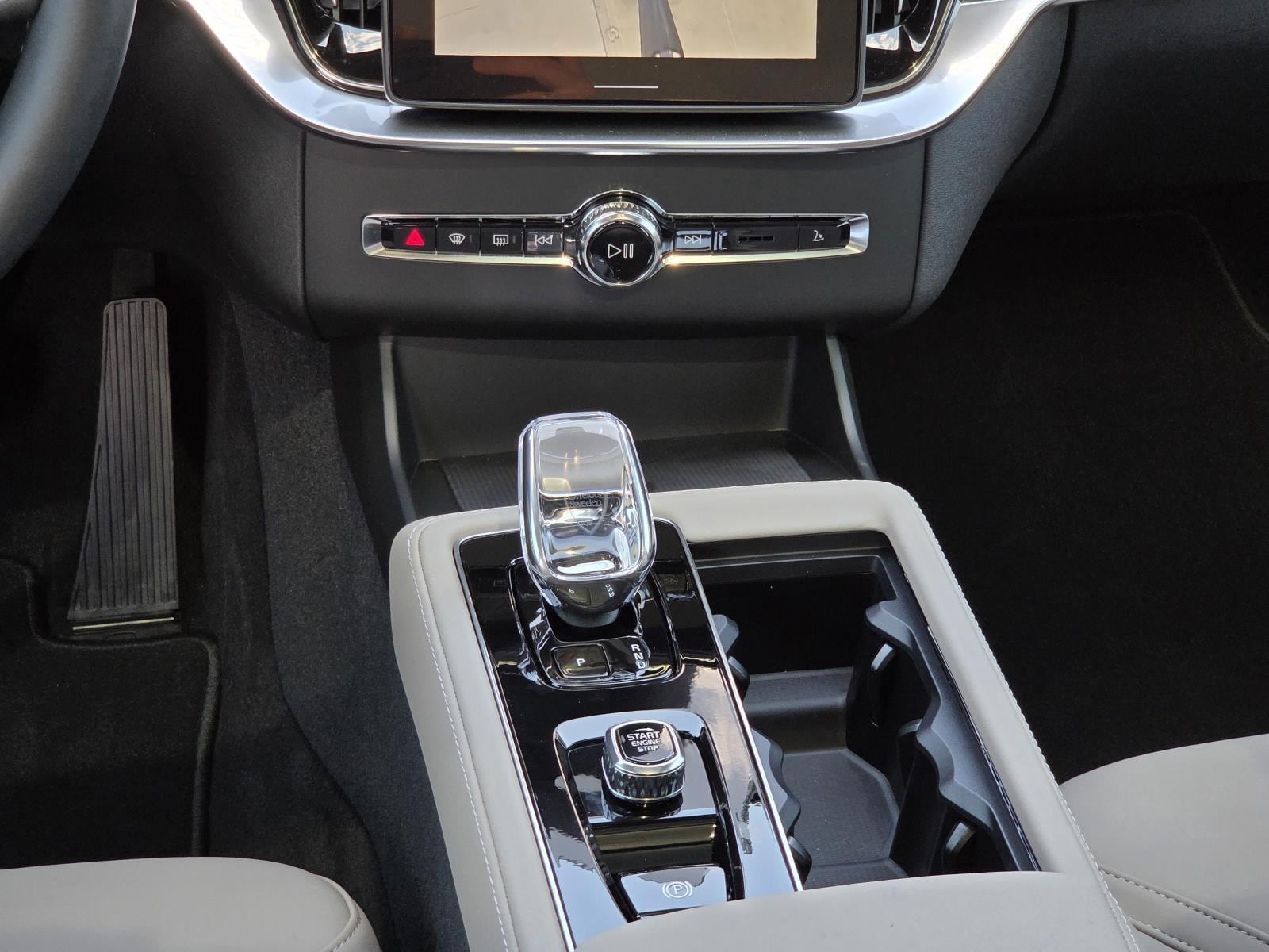 2026 Volvo XC90 Plus - Photo 17