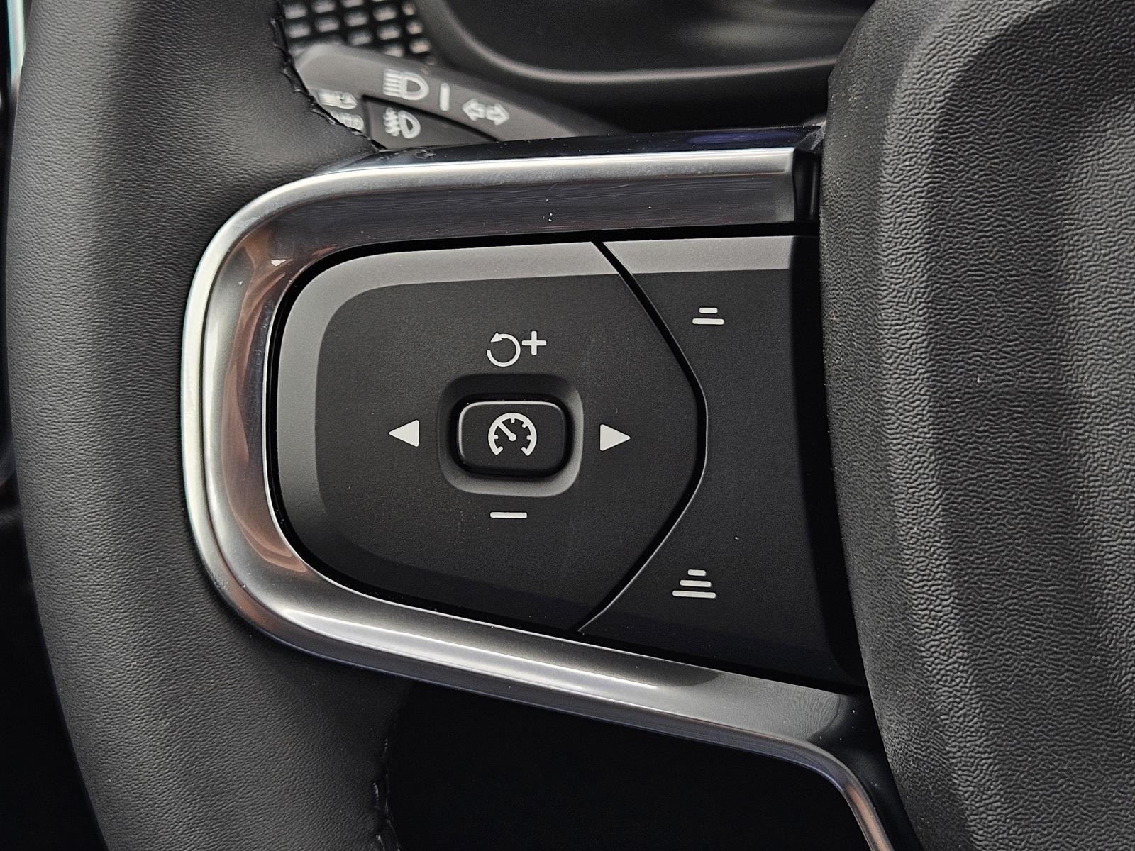 2026 Volvo XC40 Ultra Black Edition - Photo 14