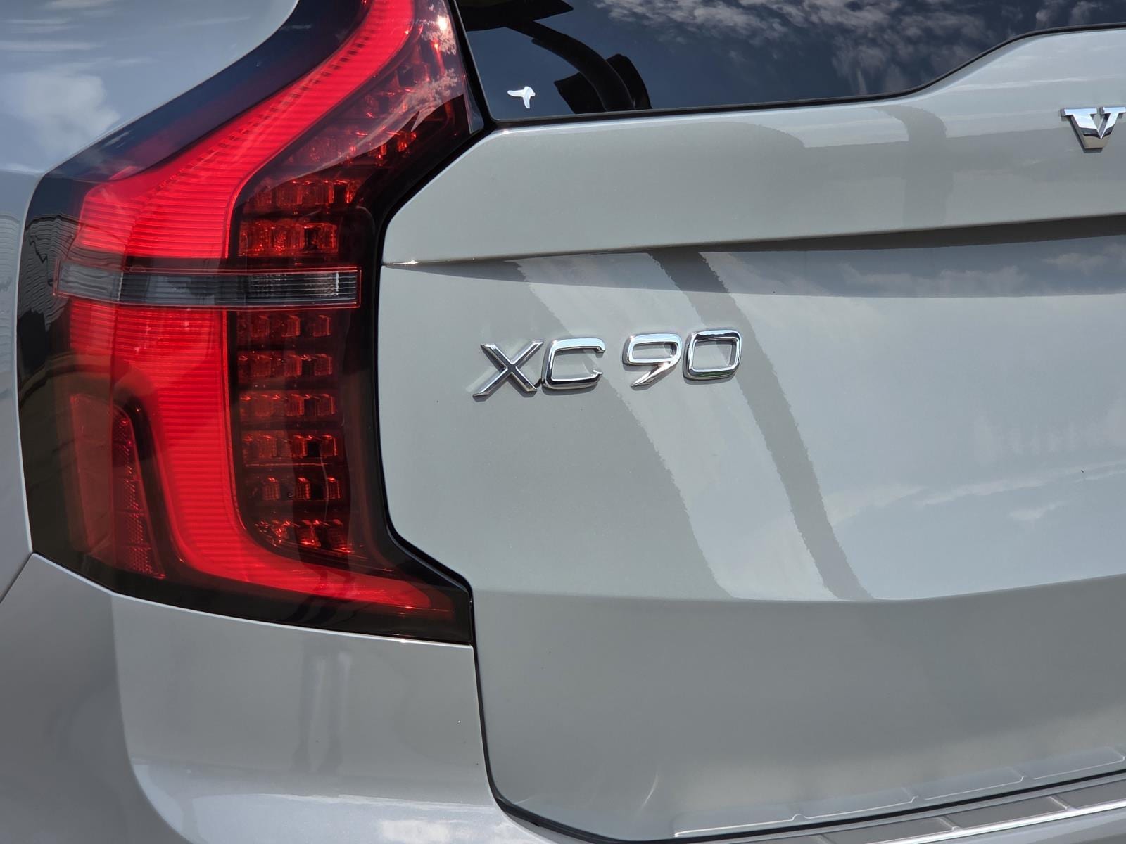 2026 Volvo XC90 Plus - Photo 8