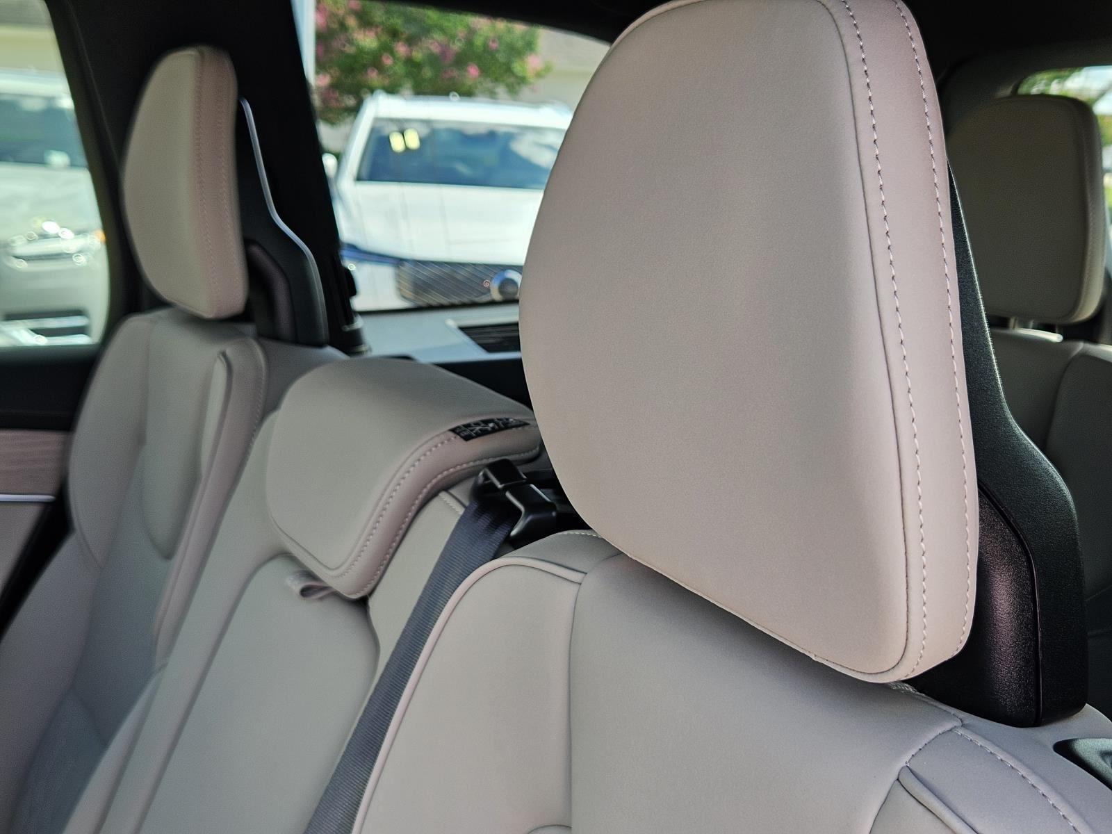 2026 Volvo XC90 Plus - Photo 31