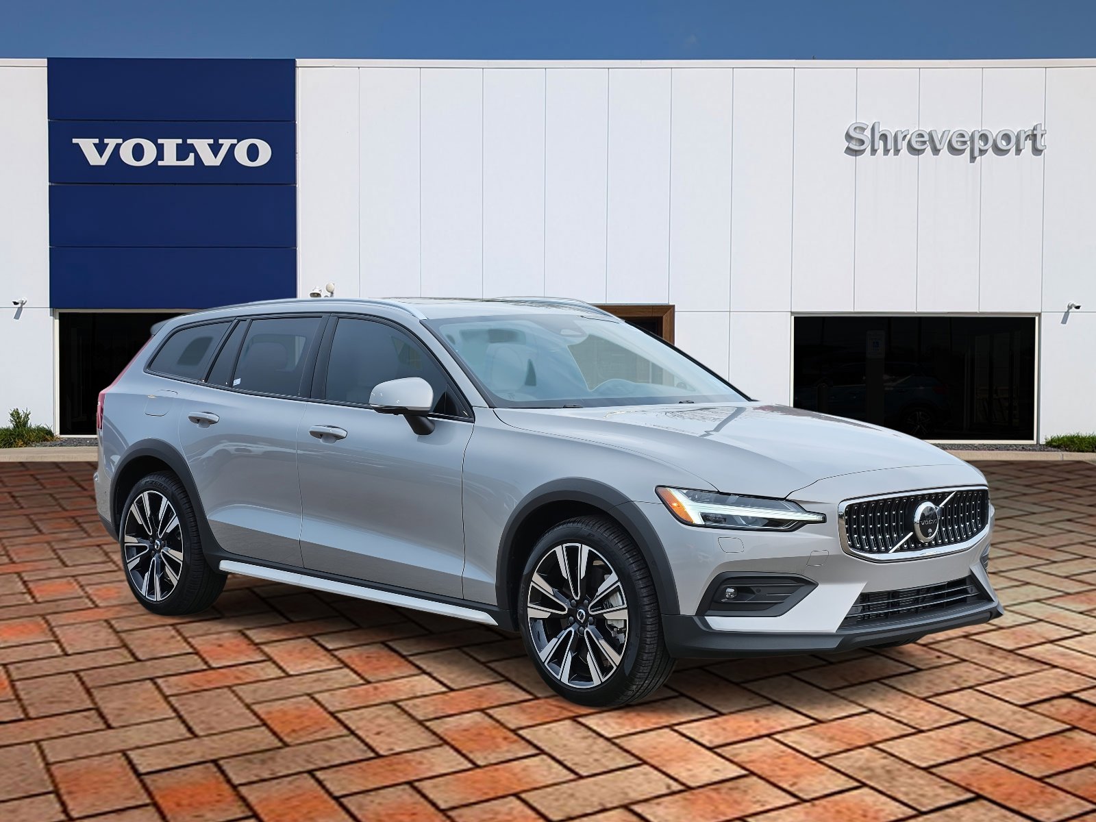 2025 Volvo V60 Cross Country B5 AWD photo 3