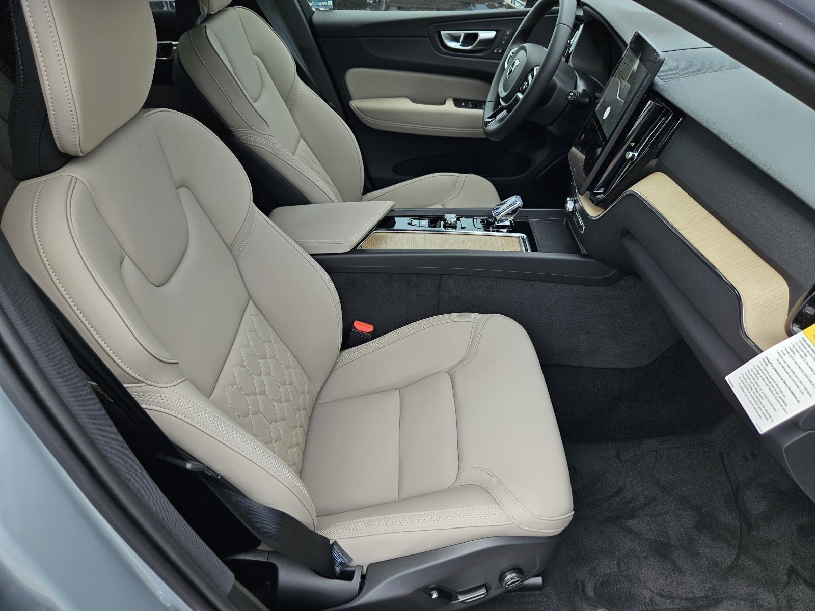 2026 Volvo XC60 Plus - Photo 38