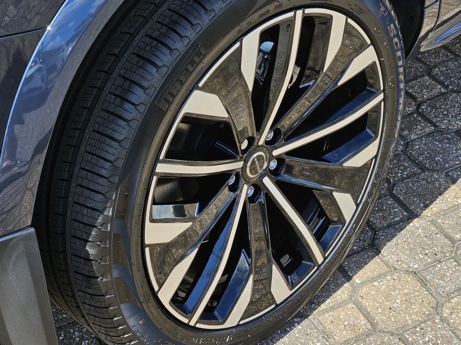 2026 Volvo XC90 Plus - Photo 10