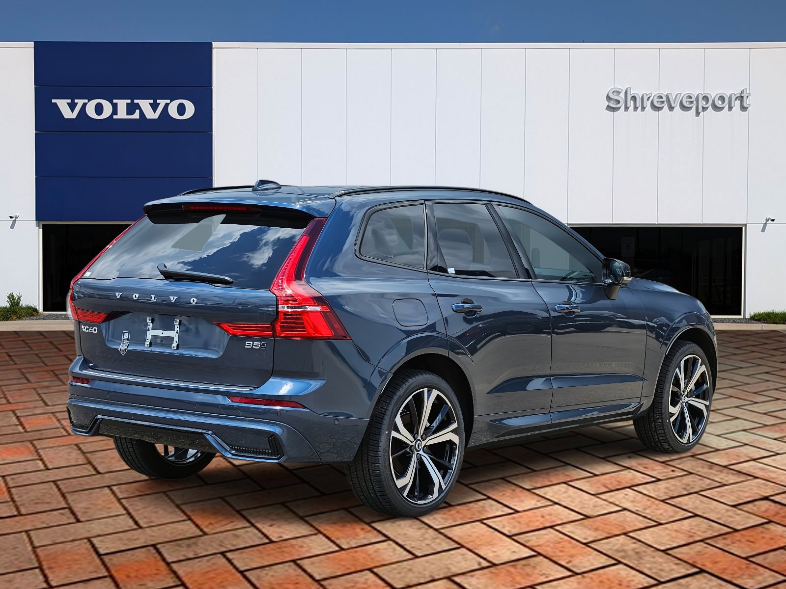 2025 Volvo XC60 B5 photo 4