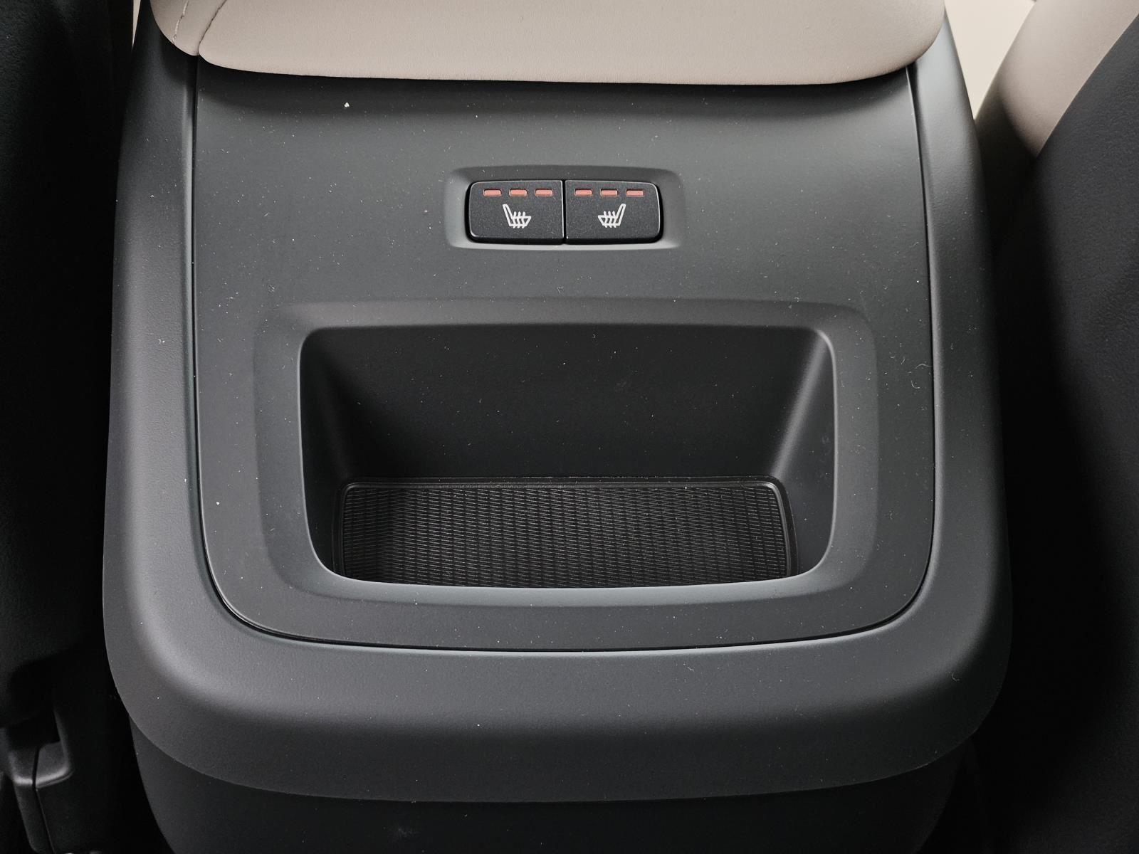 2026 Volvo XC60 Plus - Photo 29