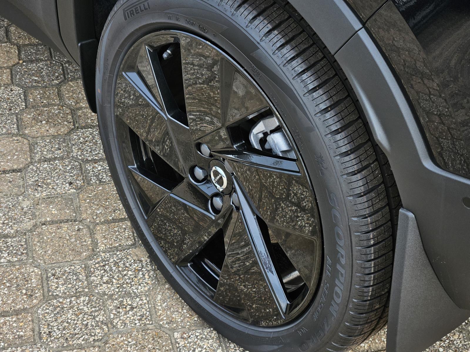 2026 Volvo XC40 Ultra Black Edition - Photo 7