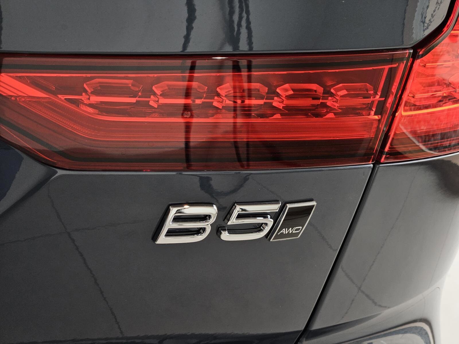 2026 Volvo V60 Cross Country B5 AWD Plus photo 2