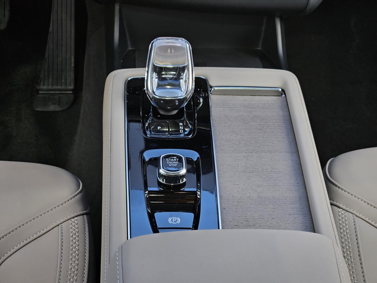 2026 Volvo XC90 Plus - Photo 37