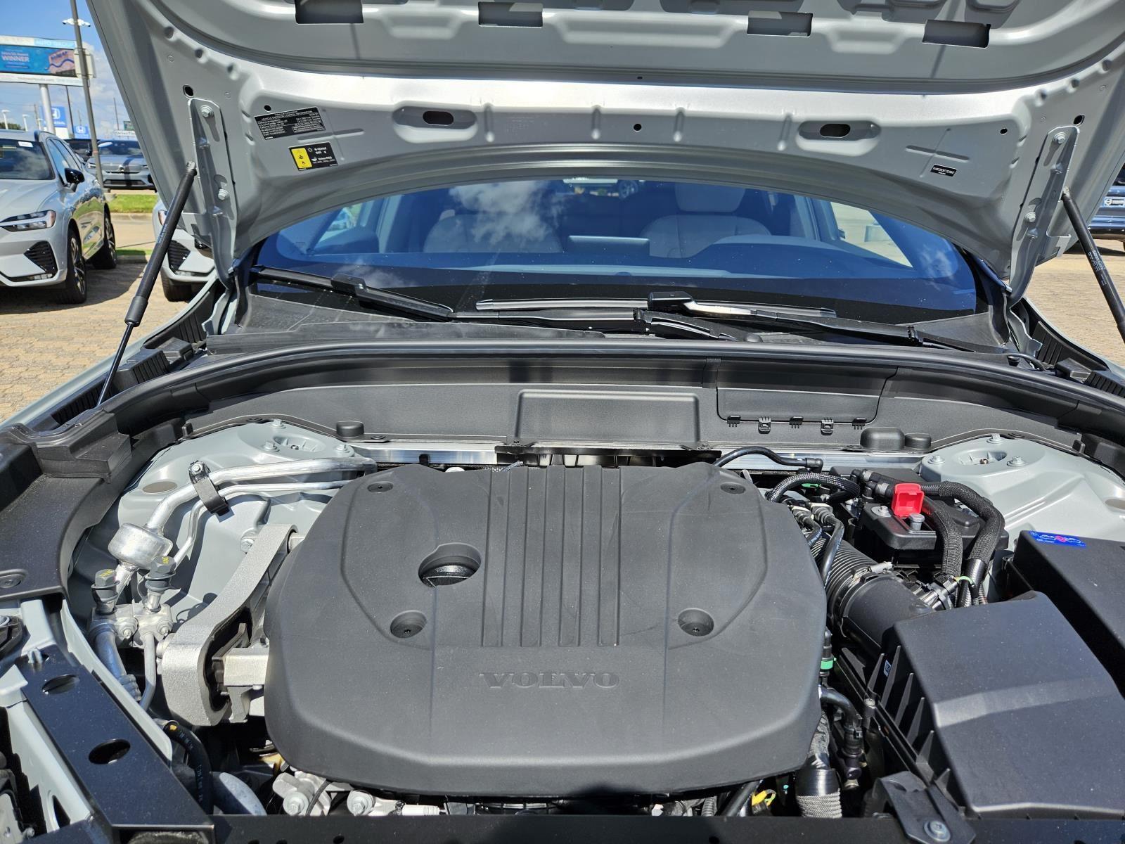 2026 Volvo XC60 Plus - Photo 14