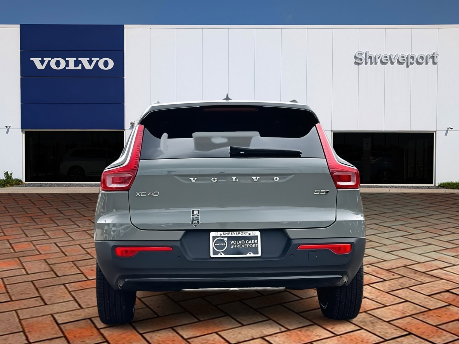2025 Volvo XC40 AWD photo 4