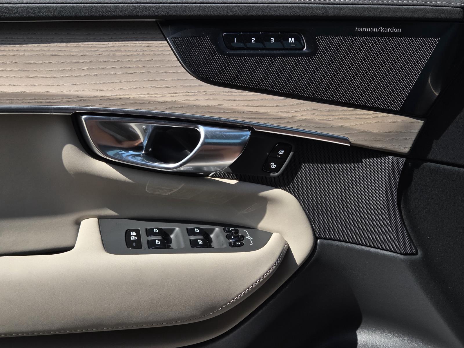 2026 Volvo XC90 Plus - Photo 31