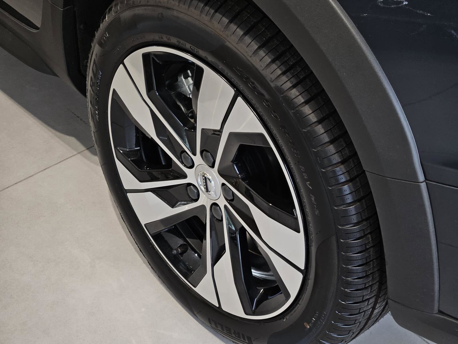 2026 Volvo V60 Cross Country B5 AWD Plus photo 3
