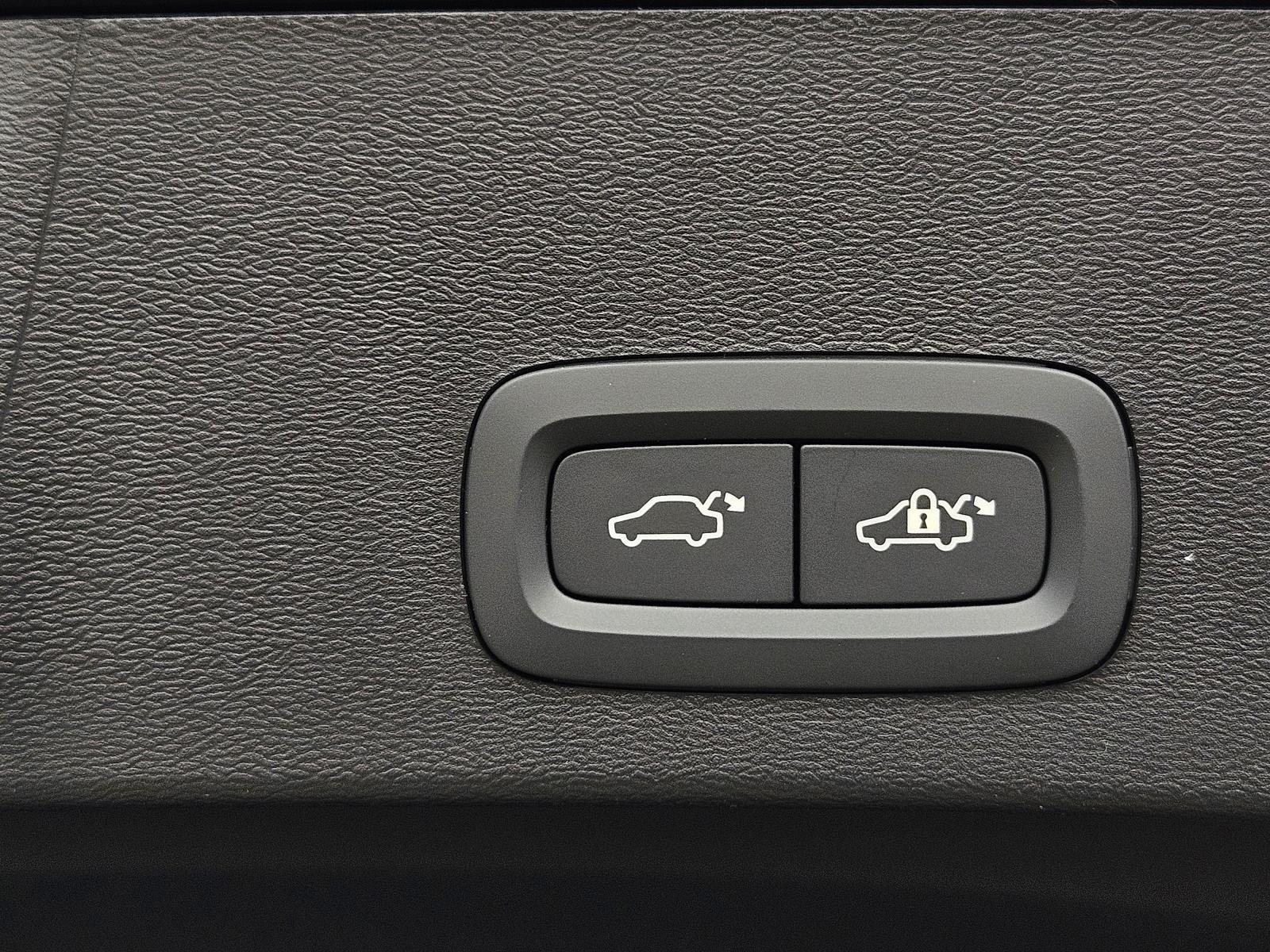2026 Volvo XC40 Ultra Black Edition - Photo 9