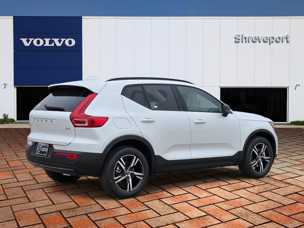 New 2026 Volvo XC40 B4 Core SUV