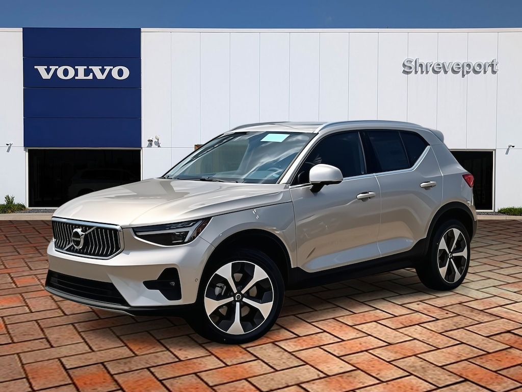 New 2024 Volvo XC40 Plus Bright Theme B5 AWD Plus Bright Theme
