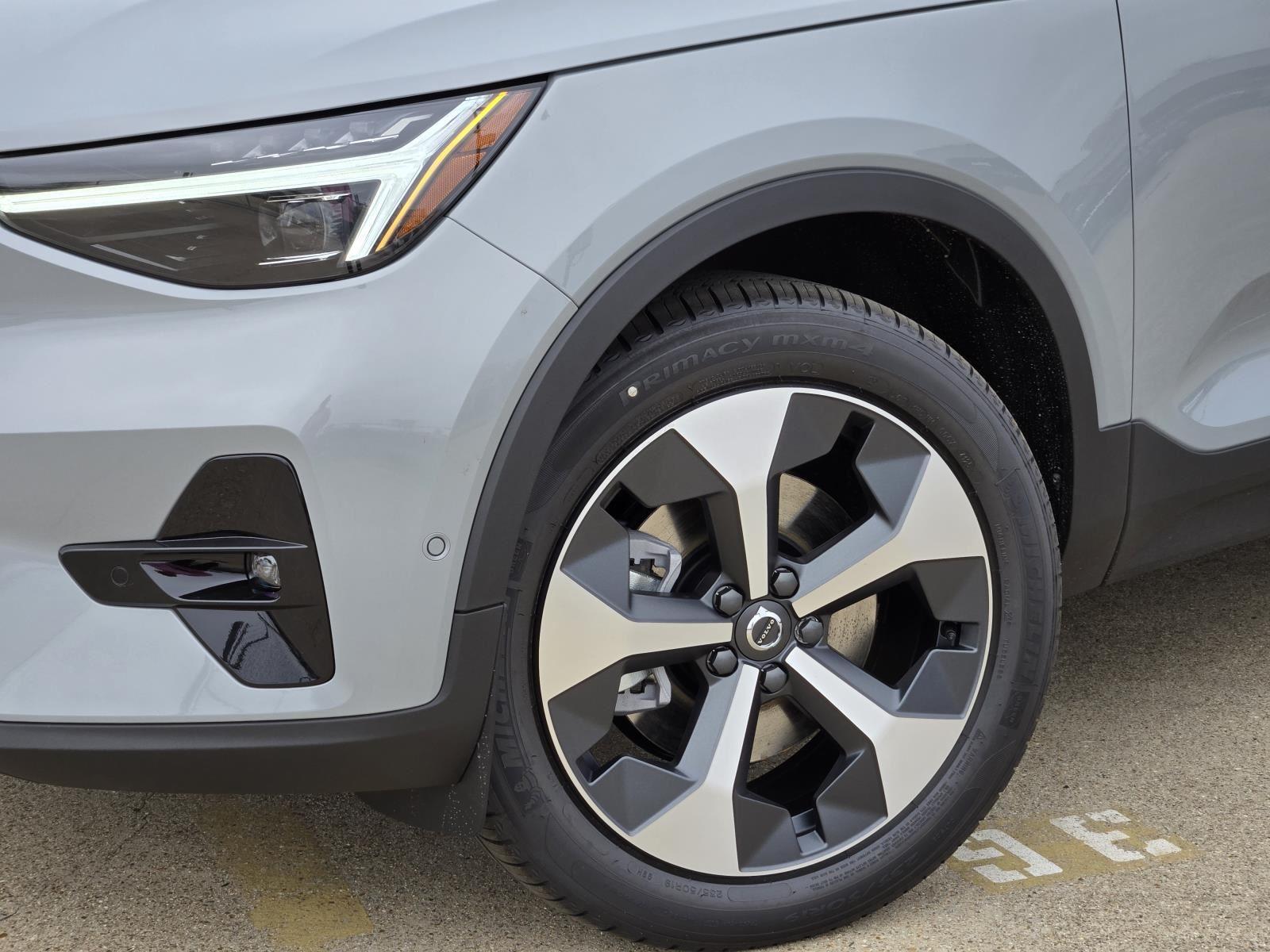2026 Volvo XC40 Plus - Photo 7