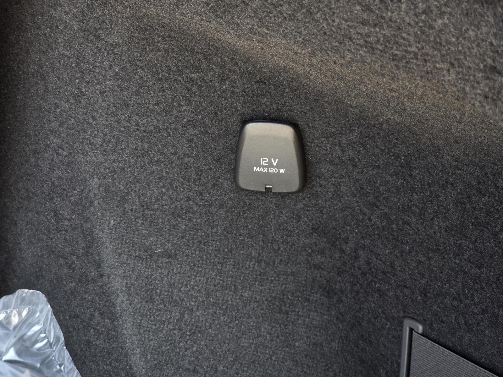2026 Volvo XC90 Ultra - Photo 13