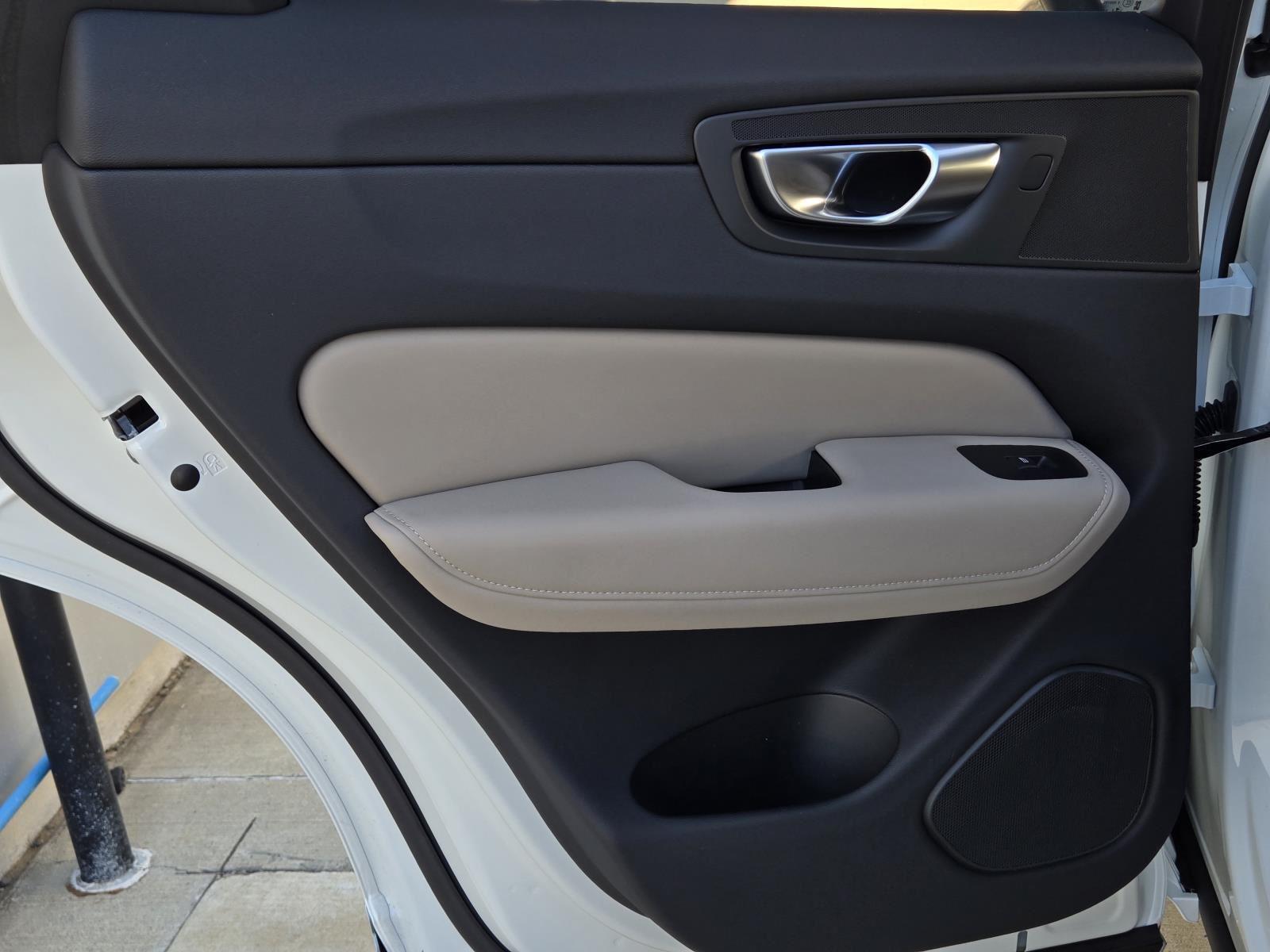 2026 Volvo XC60 Plus - Photo 29