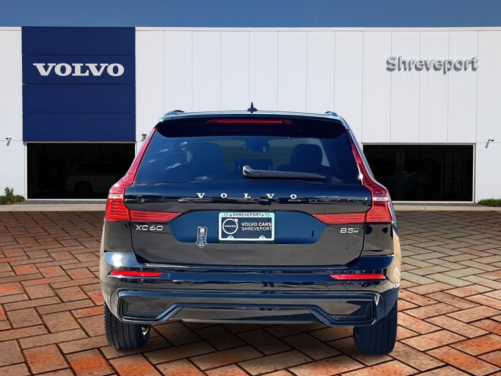 2025 Volvo XC60 B5 Plus photo 3