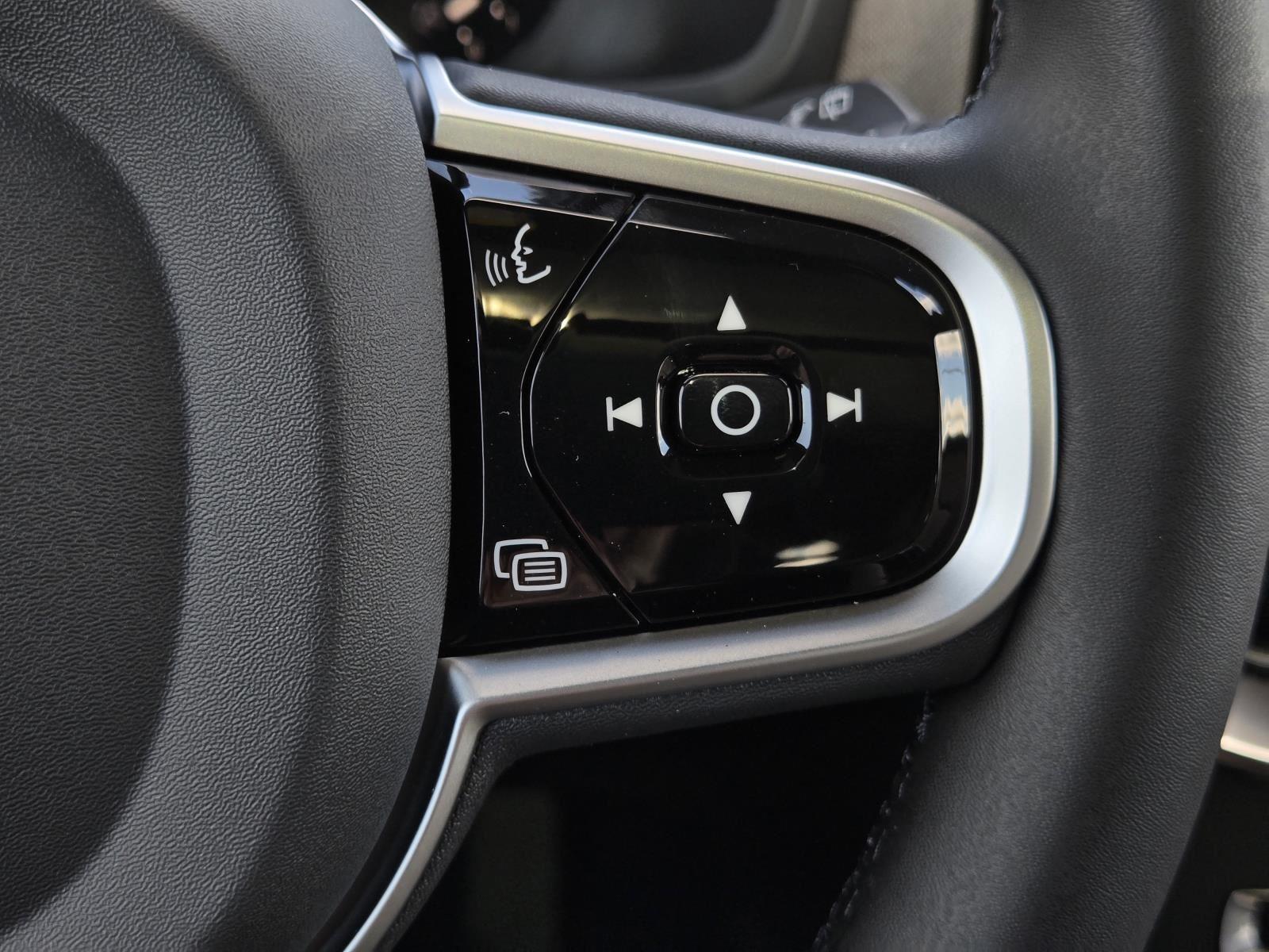 2026 Volvo XC90 Plus - Photo 16