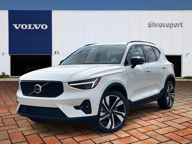 2025 Volvo XC40 B5 Plus Dark Theme AWD SUV