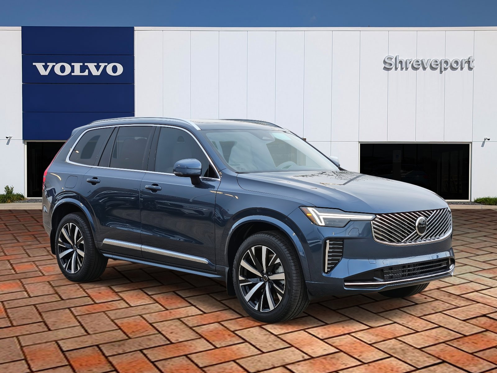 2026 Volvo XC90 B5 AWD Core photo 3
