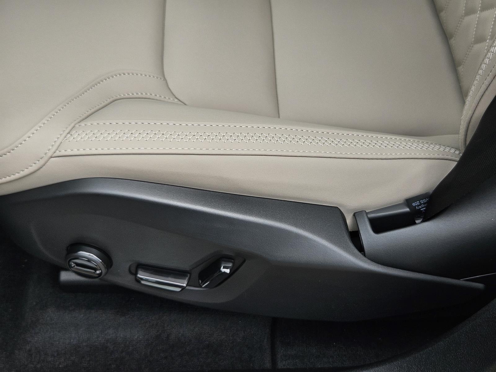 2026 Volvo XC60 Plus - Photo 24