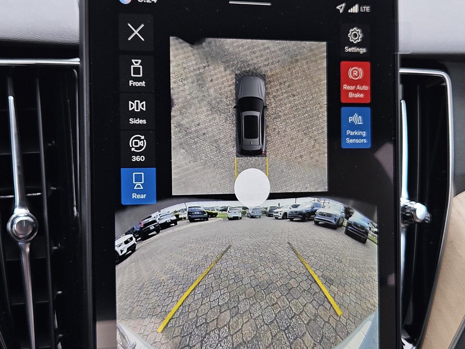 2026 Volvo XC60 Plus - Photo 18