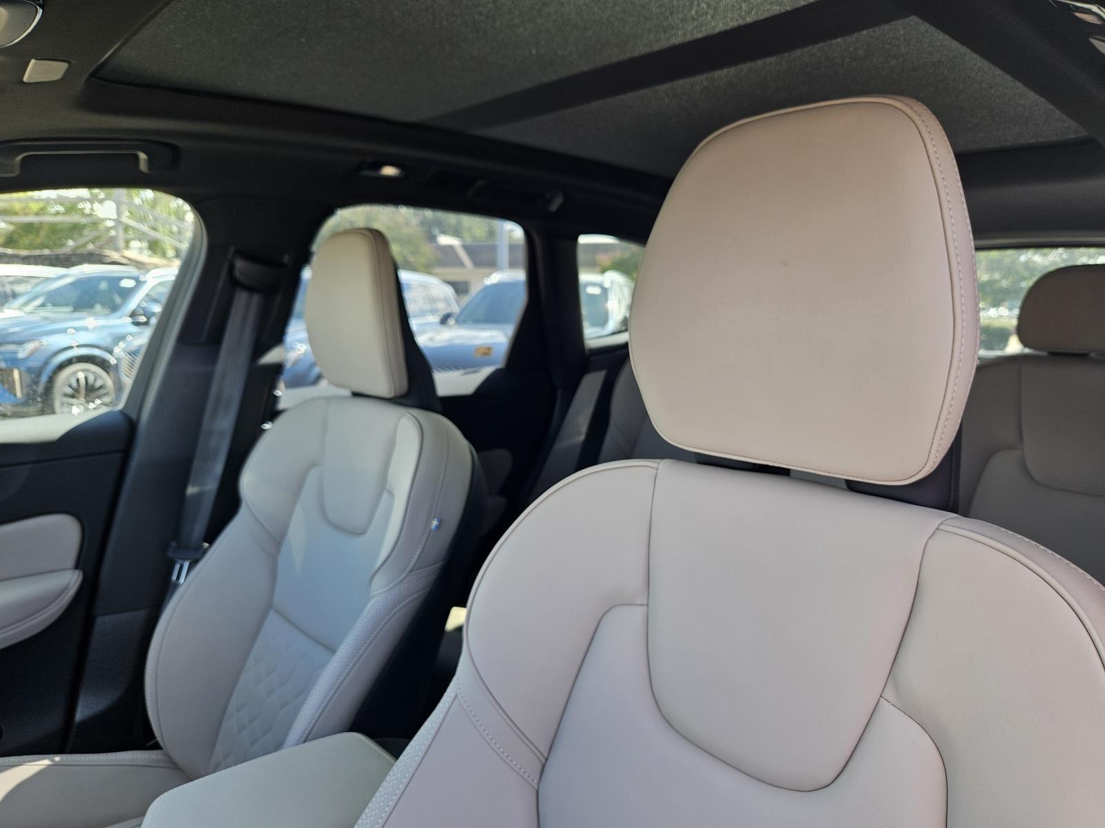2026 Volvo XC60 Plus - Photo 27