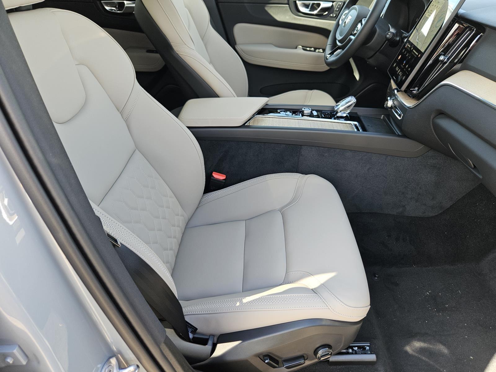 2026 Volvo XC60 Plus - Photo 39