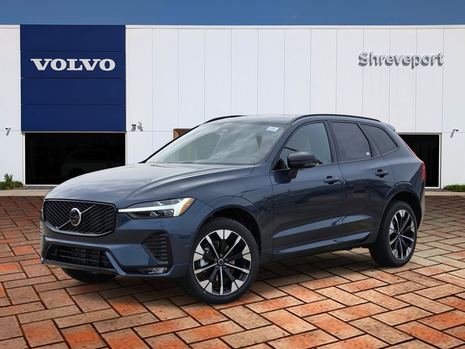 2026 Volvo XC60 Plus's photo