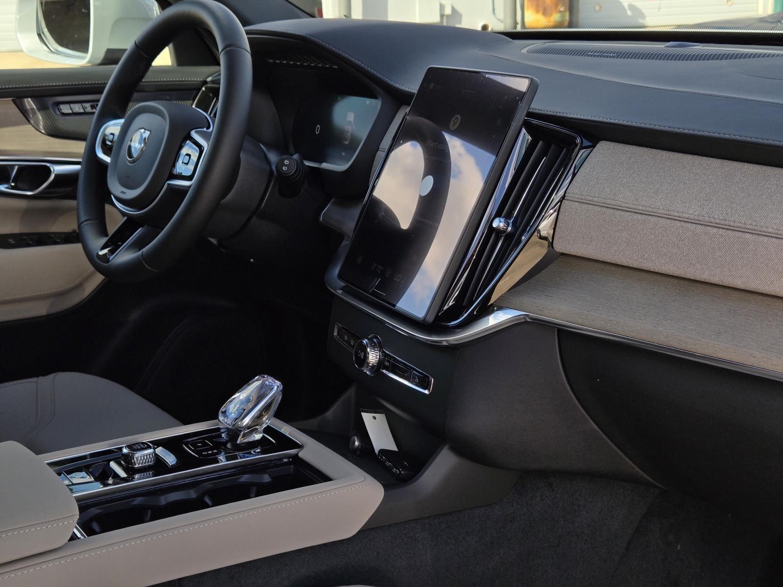 2026 Volvo XC90 Plus - Photo 39