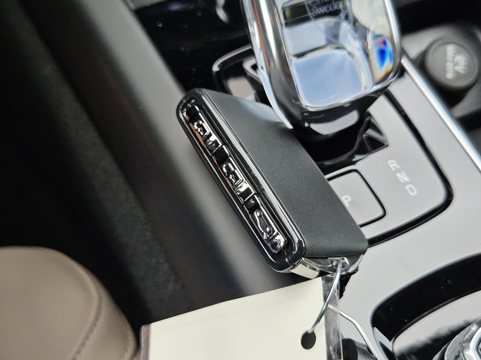 2026 Volvo XC60 Plus - Photo 41