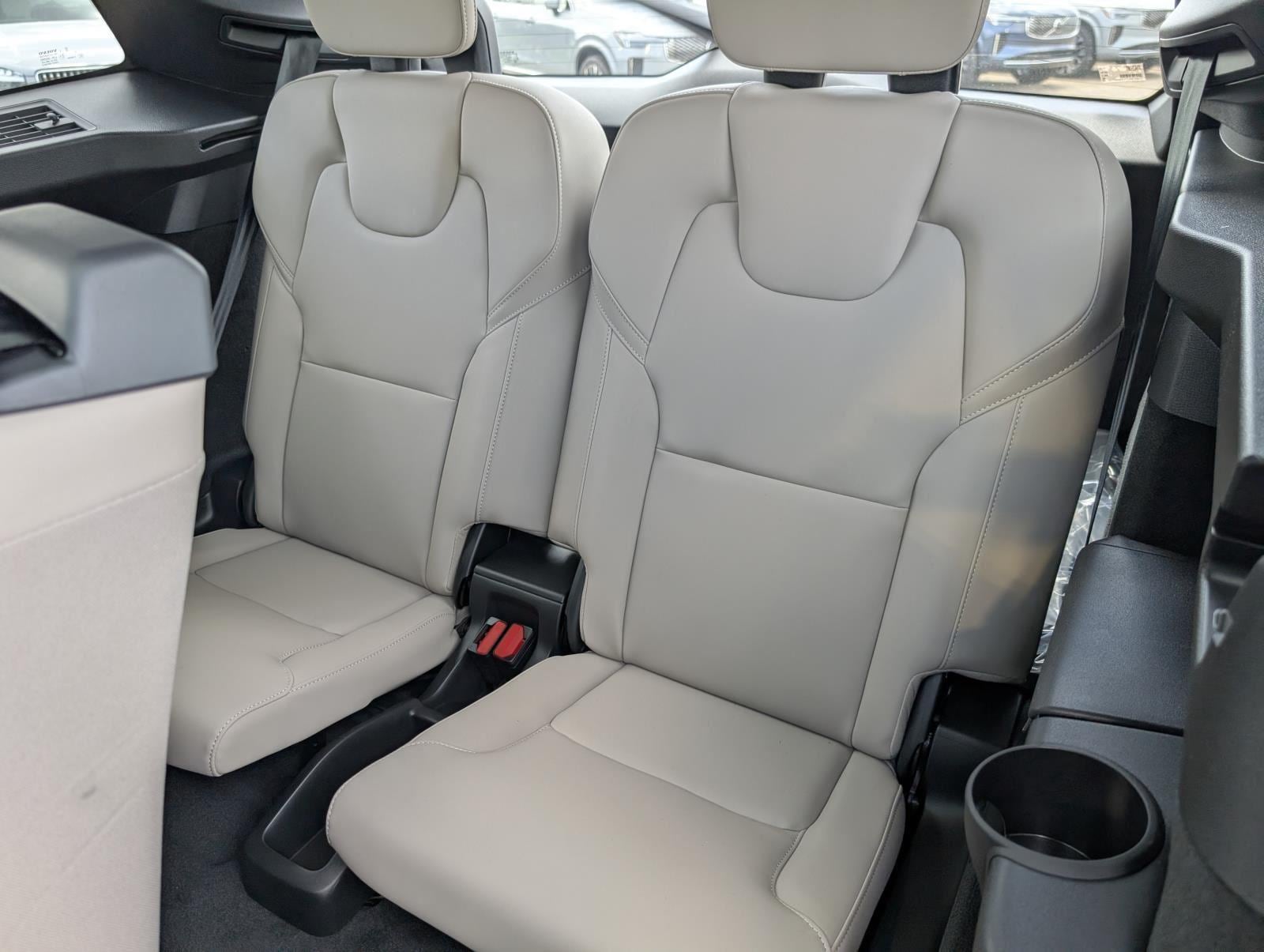 2026 Volvo XC90 Plus - Photo 26