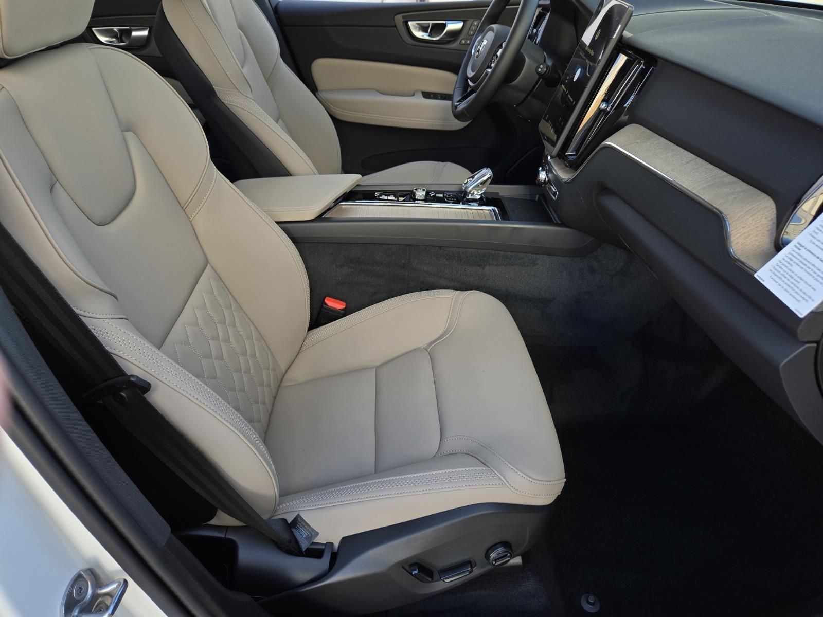 2026 Volvo XC60 Plus - Photo 37