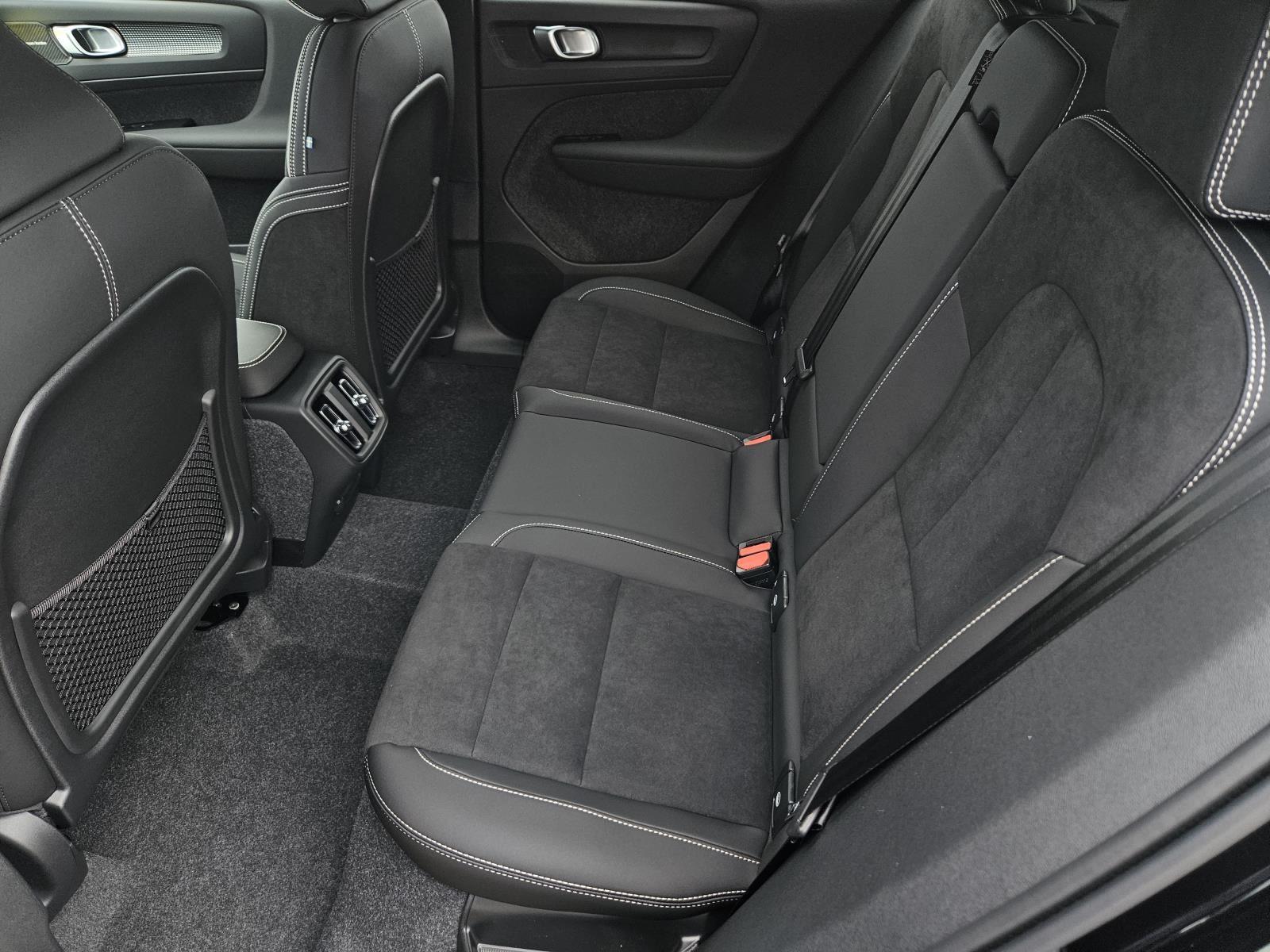 2026 Volvo XC40 Ultra Black Edition - Photo 26