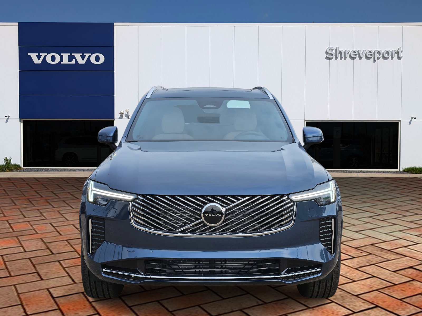 2026 Volvo XC90 B5 AWD Core photo 2