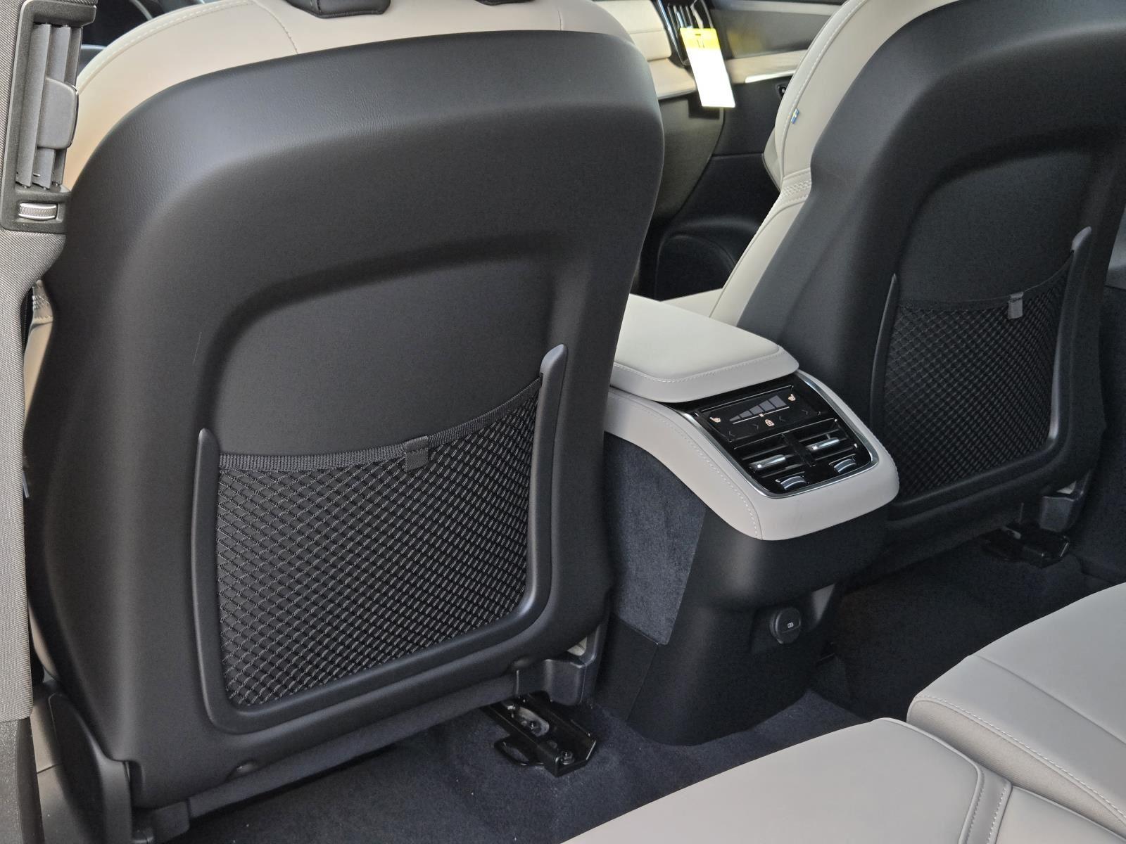 2026 Volvo XC90 Plus - Photo 30
