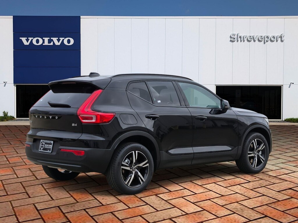New 2026 Volvo XC40 B4 Core SUV
