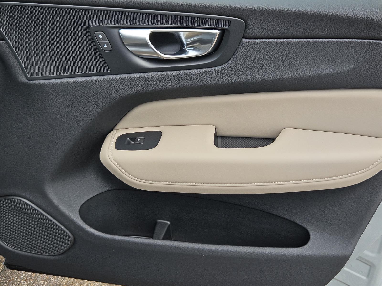 2026 Volvo XC60 Plus - Photo 40