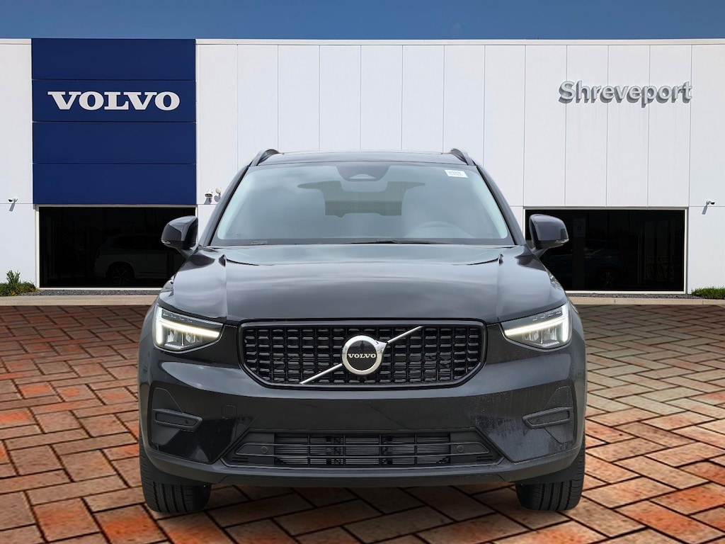 New 2026 Volvo XC40 B4 Core SUV