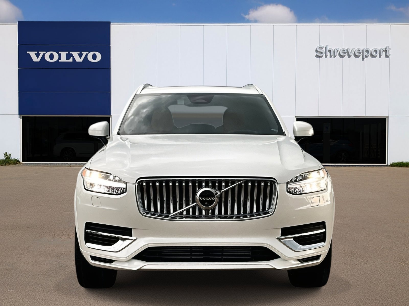 2025 Volvo XC90 T8 AWD photo 2
