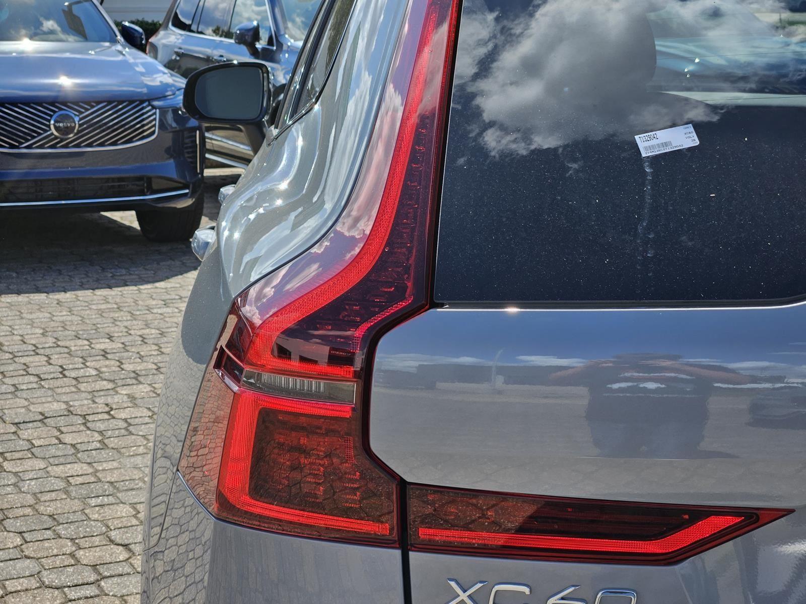 2026 Volvo XC60 Plus - Photo 8