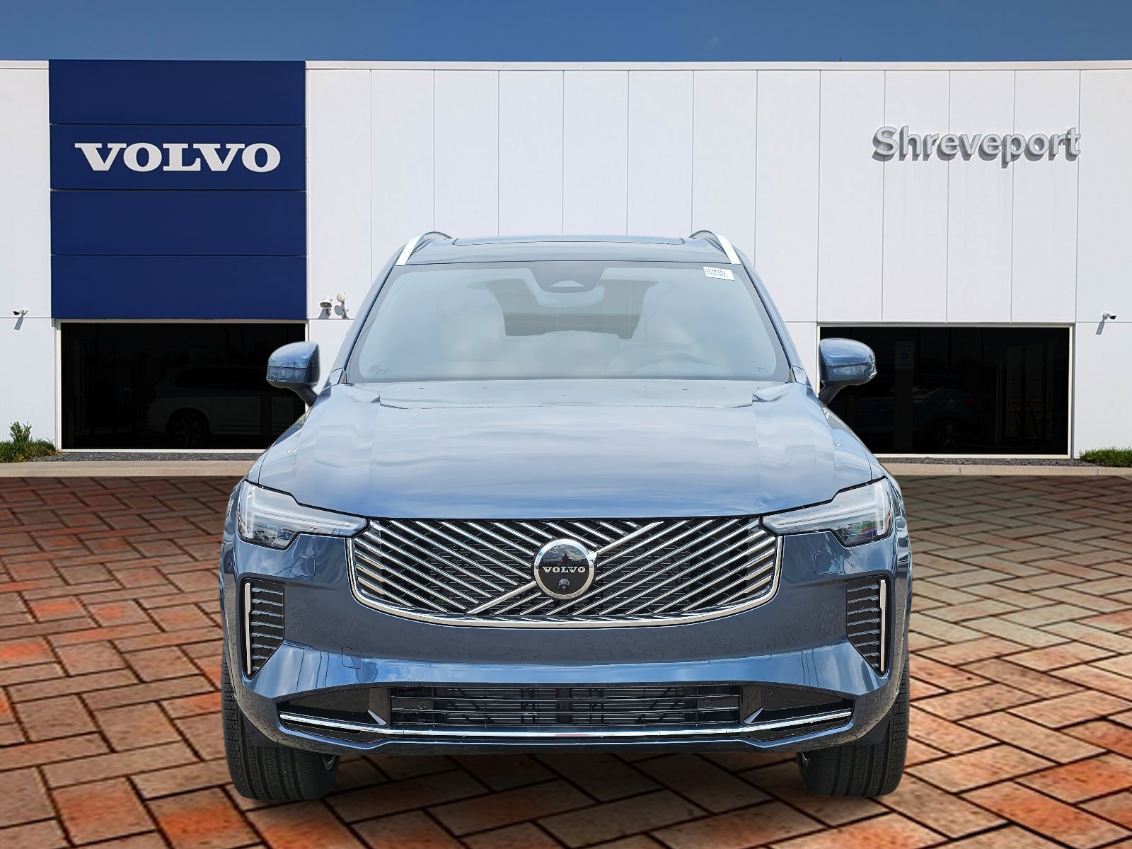 2025 Volvo XC90 B5 AWD Plus photo 2