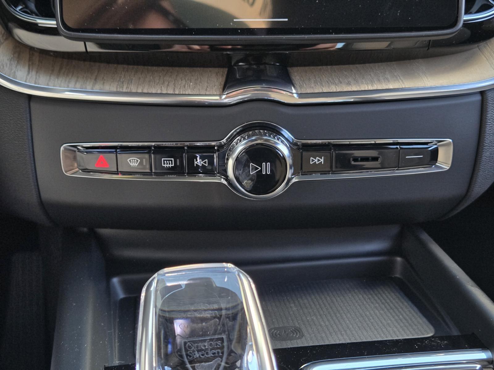 2026 Volvo XC60 Plus - Photo 20